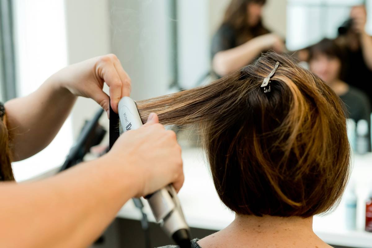 Infographic showing how UV rays degrade hair keratin, leading to dryness, breakage, and color fade