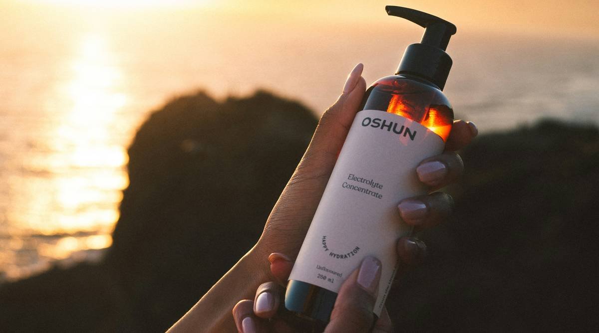 Woman using sun-friendly shampoo before beach day to protect hair from UV damage
